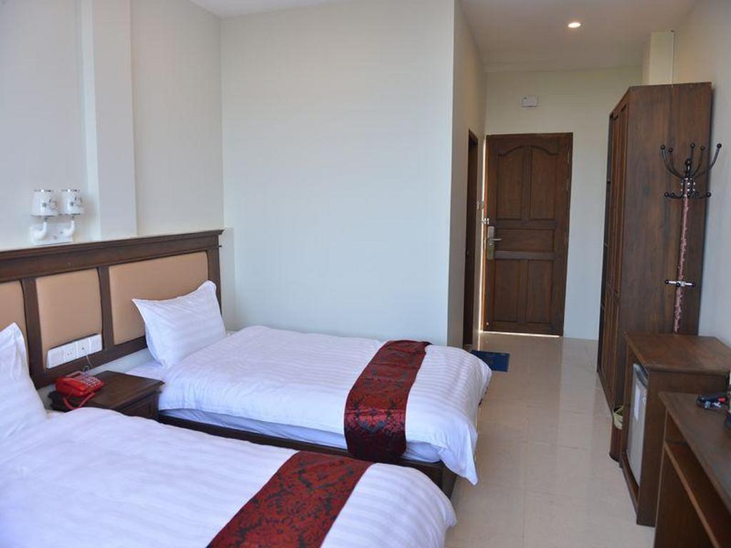 Hotel Myitkyinā Екстериор снимка