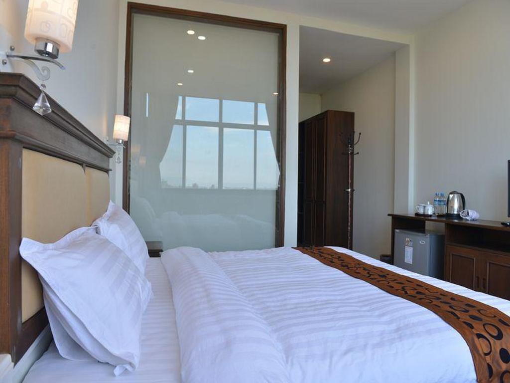Hotel Myitkyinā Екстериор снимка