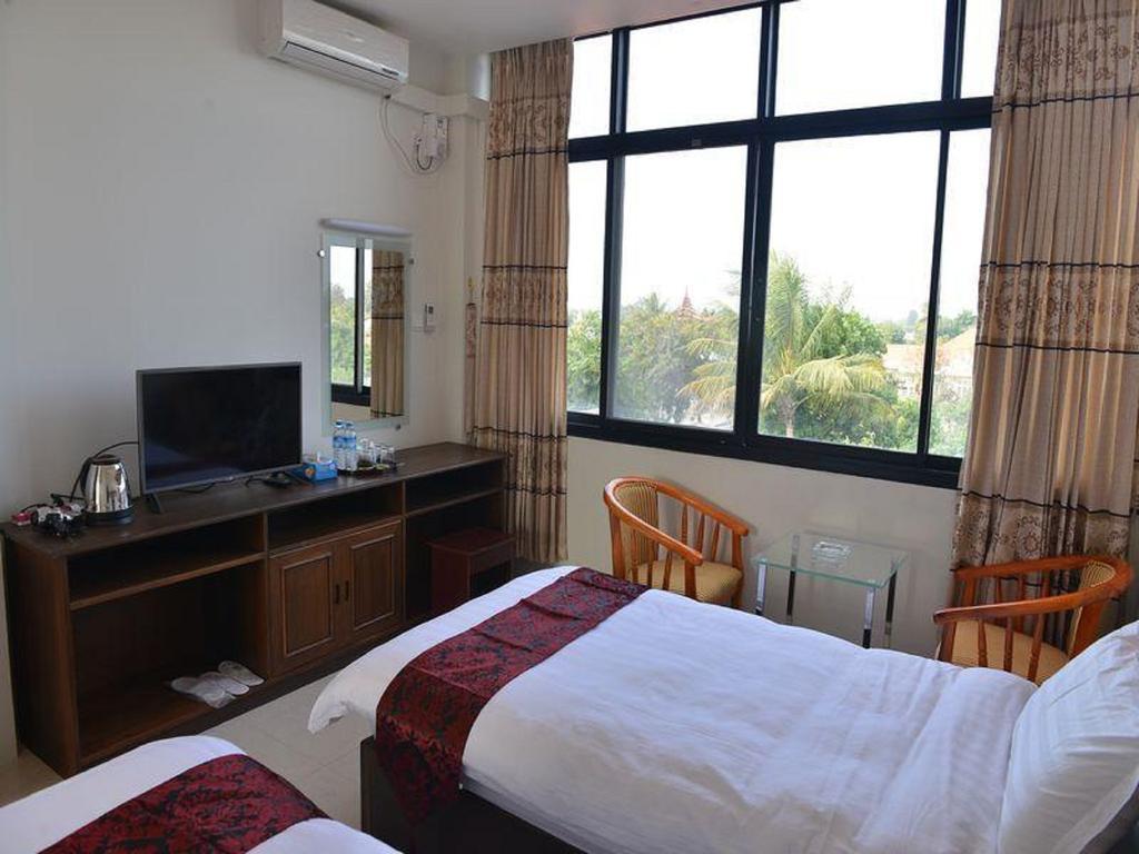 Hotel Myitkyinā Стая снимка
