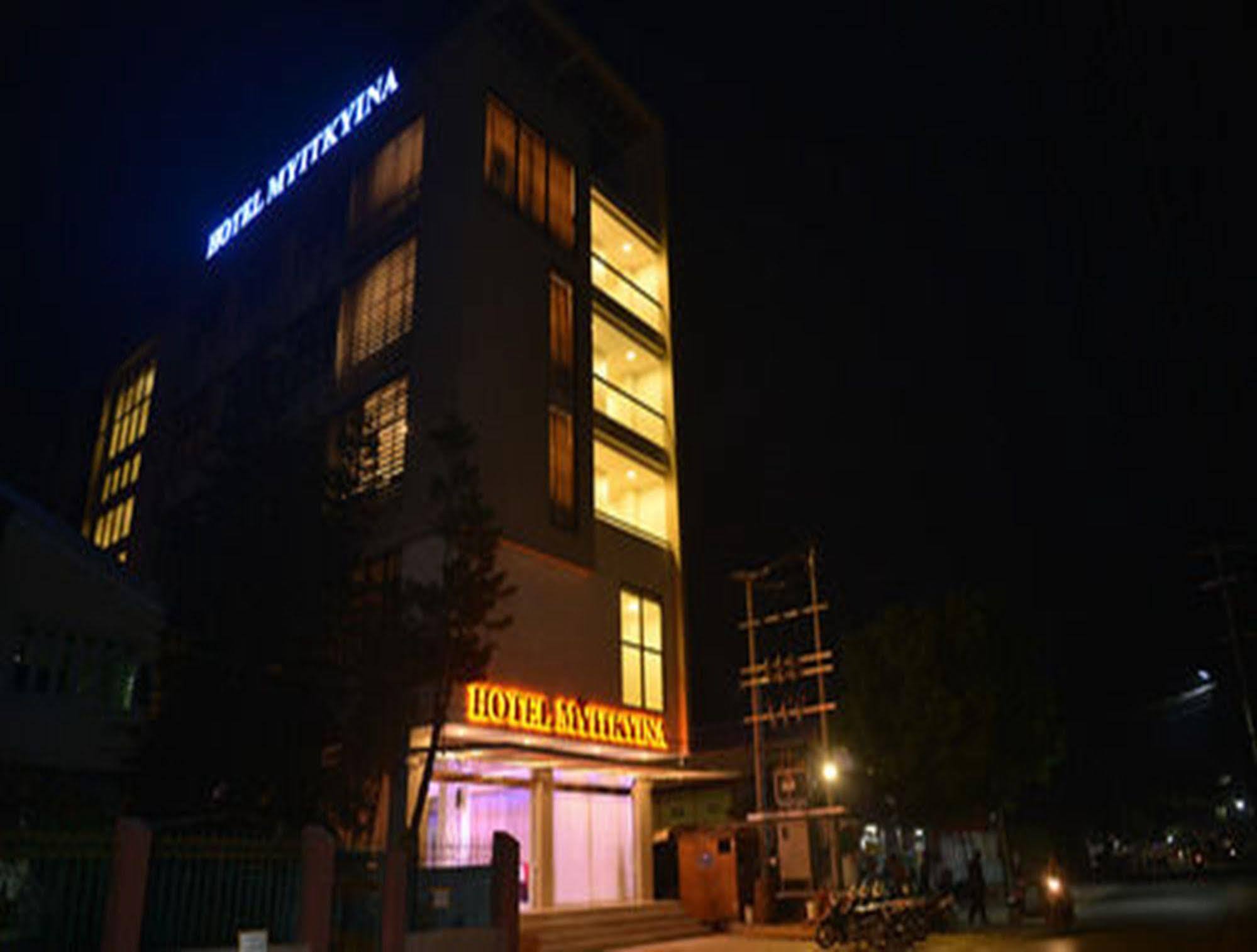 Hotel Myitkyinā Екстериор снимка