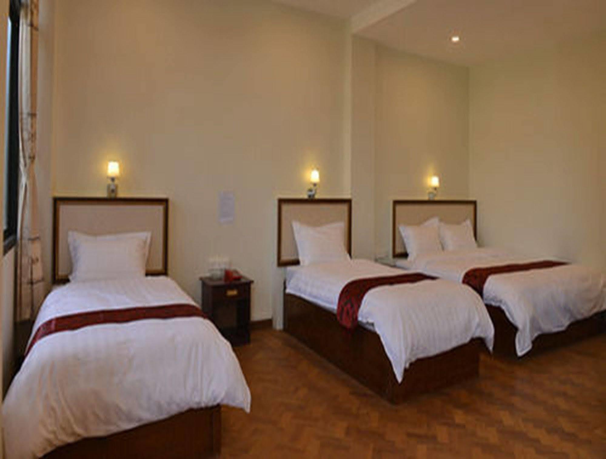 Hotel Myitkyinā Екстериор снимка