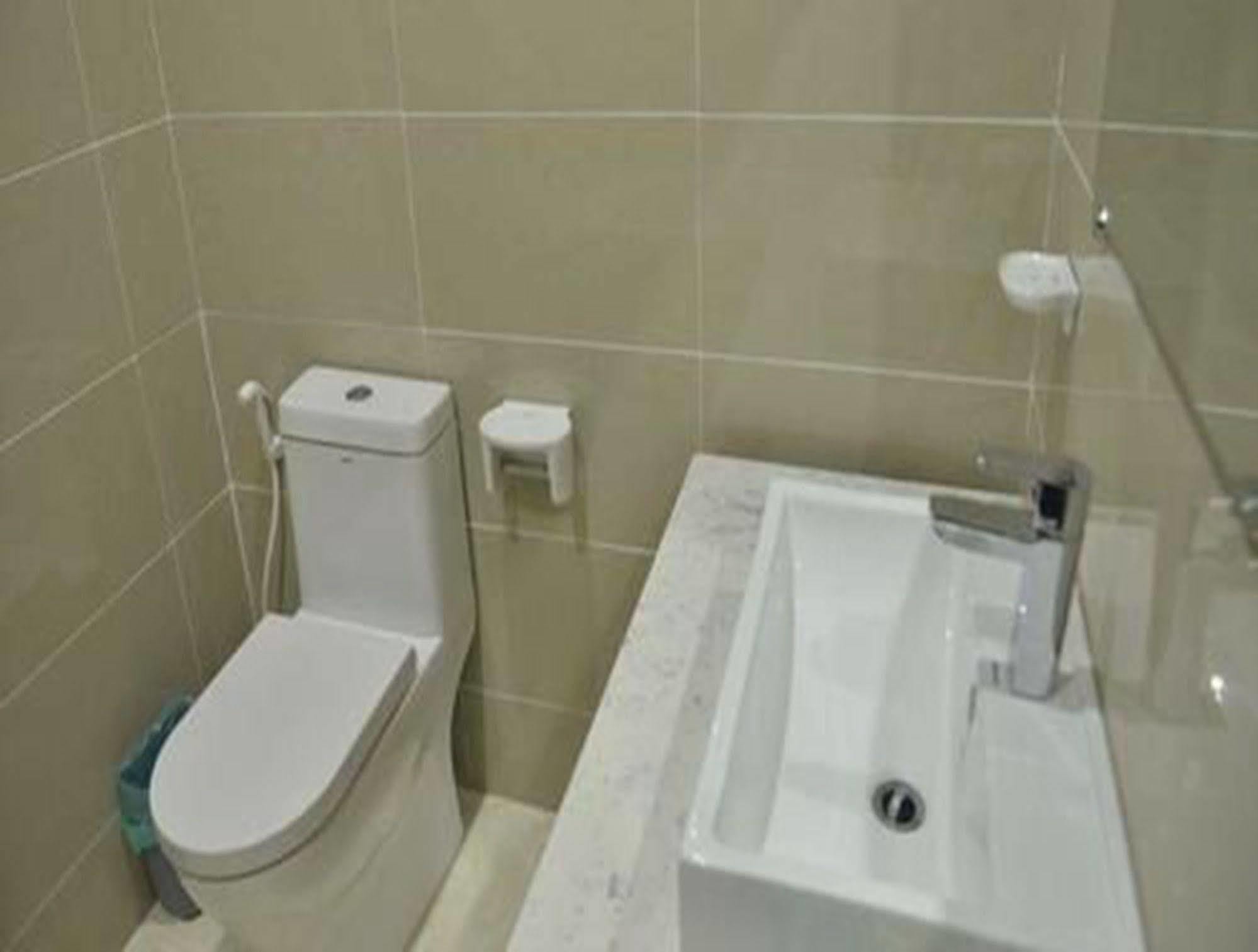 Hotel Myitkyinā Екстериор снимка