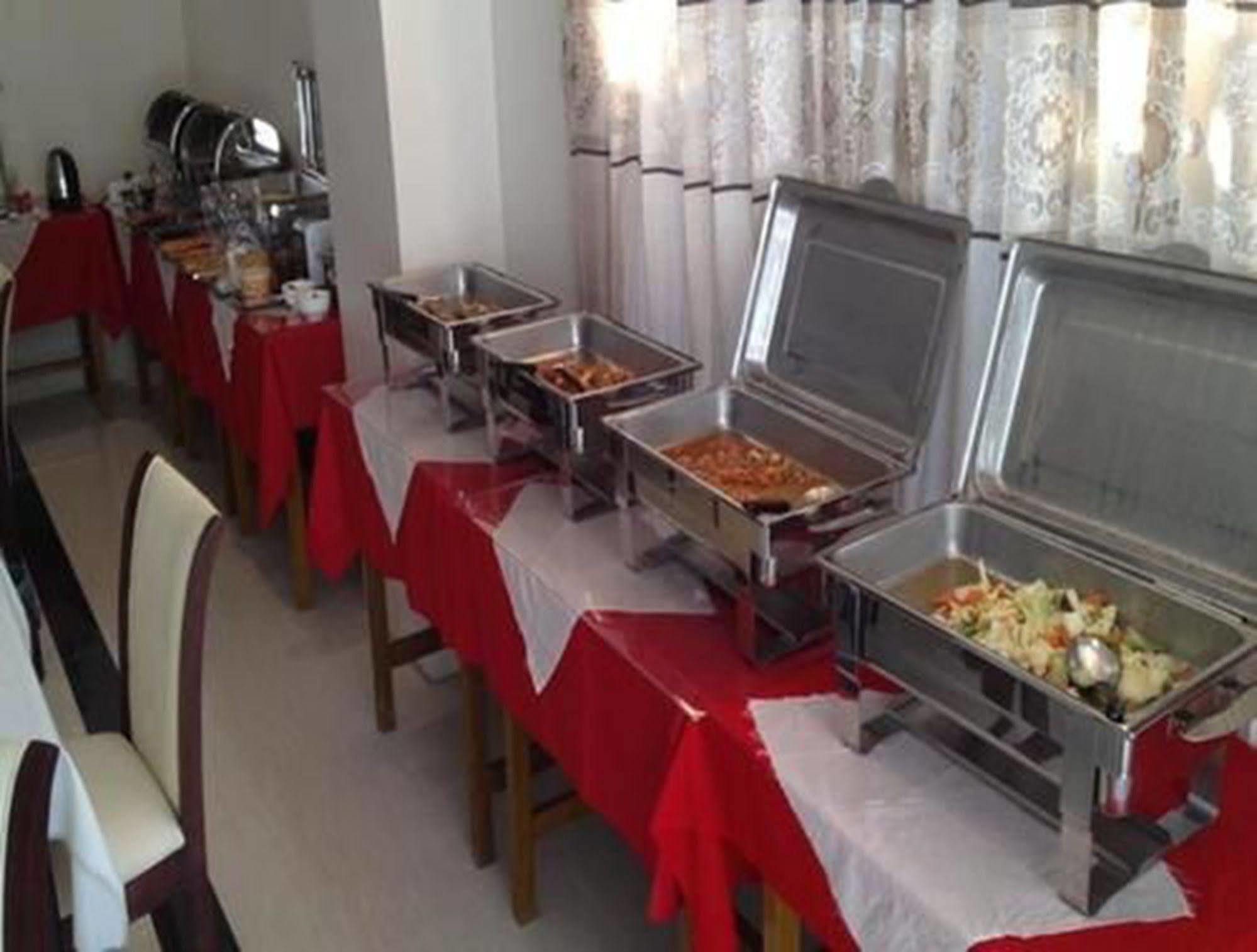 Hotel Myitkyinā Екстериор снимка