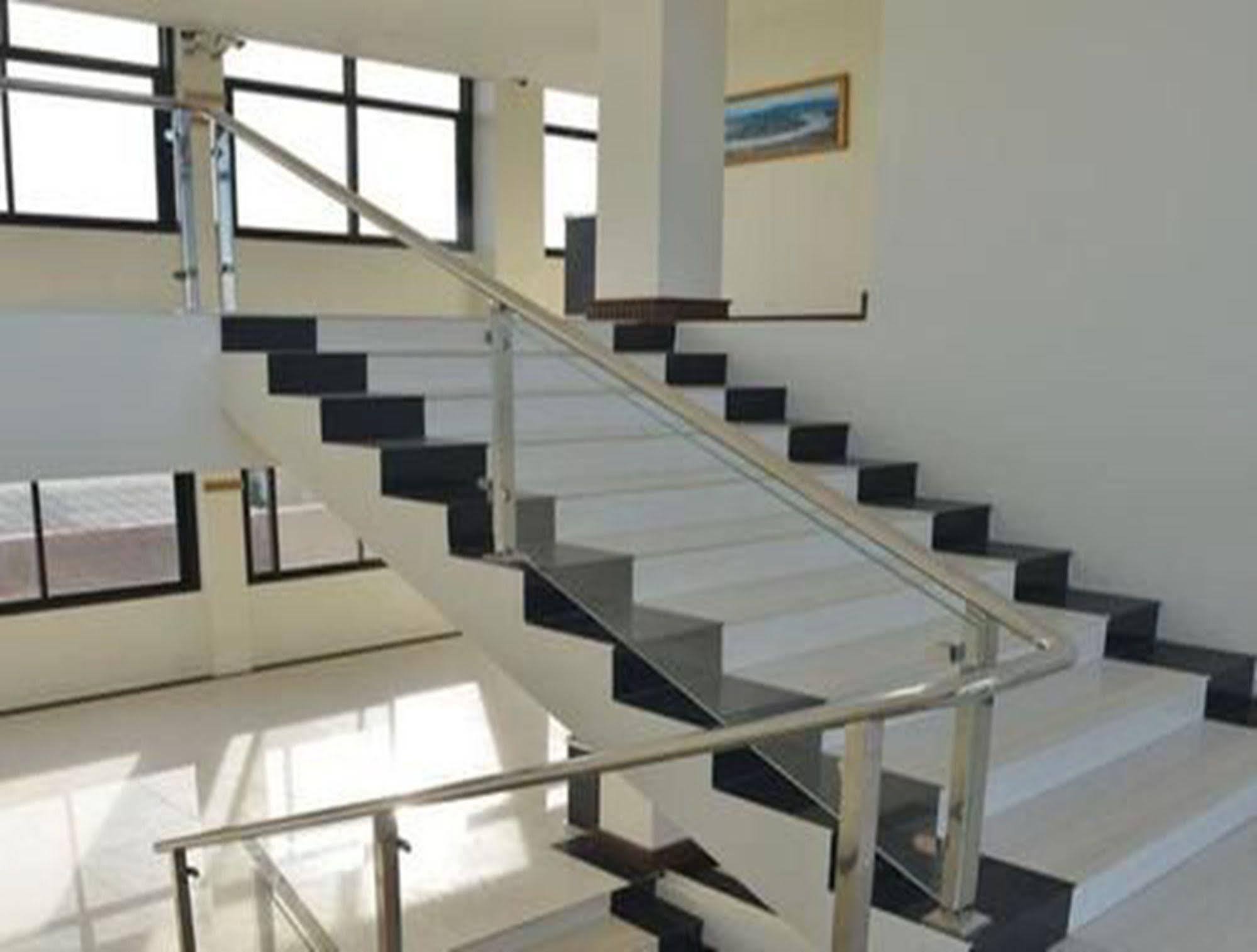 Hotel Myitkyinā Екстериор снимка